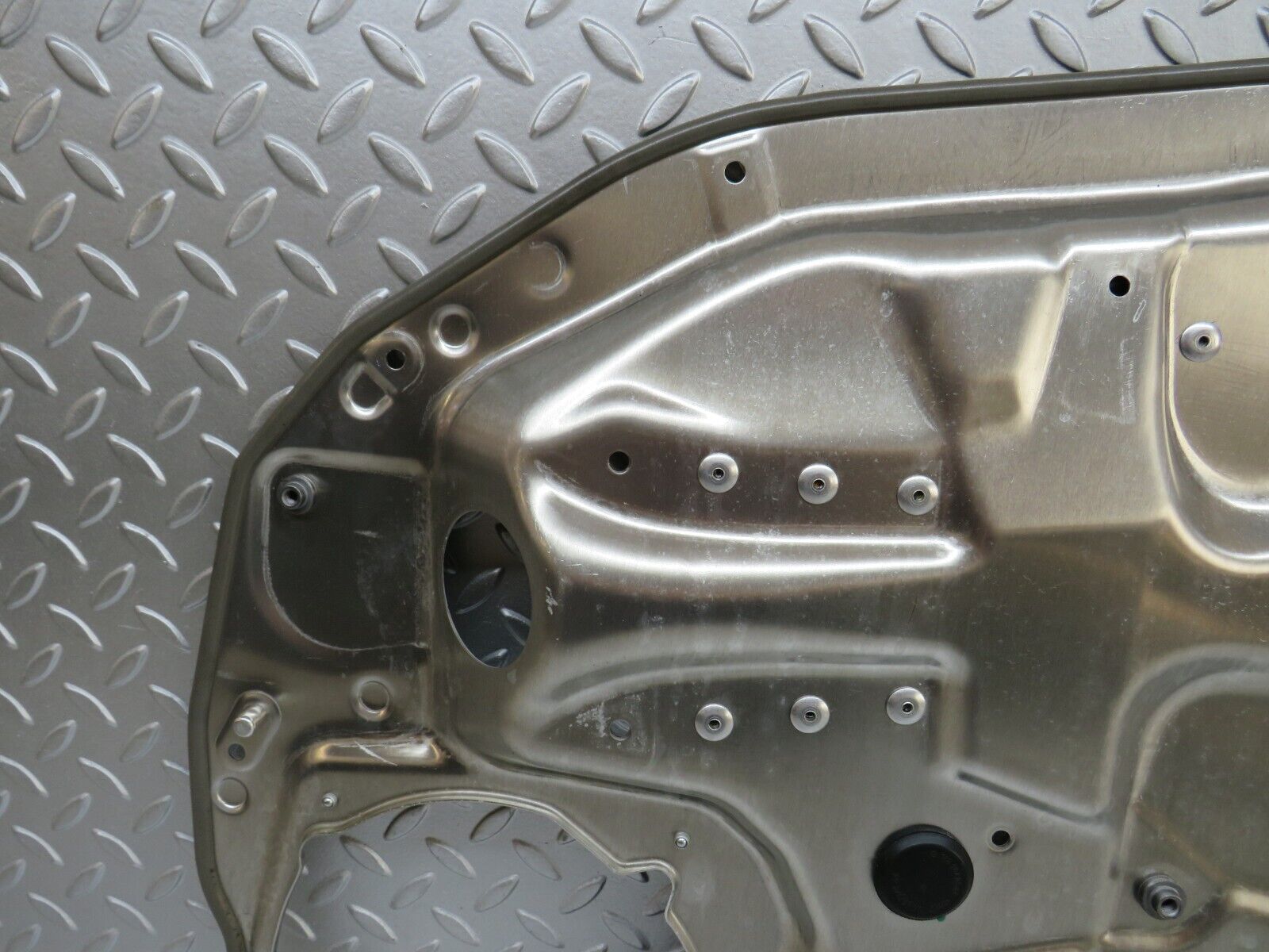 35105 Mercedes-Benz W221 Front Left Window Regulator Support Panel