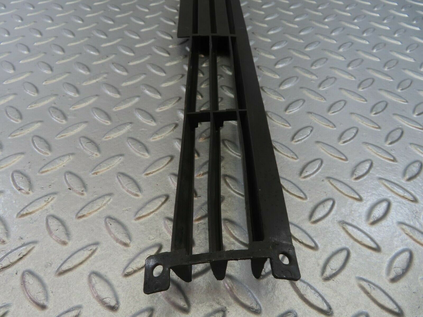 8866 Mercedes-Benz W115 Front Lower Grill Right