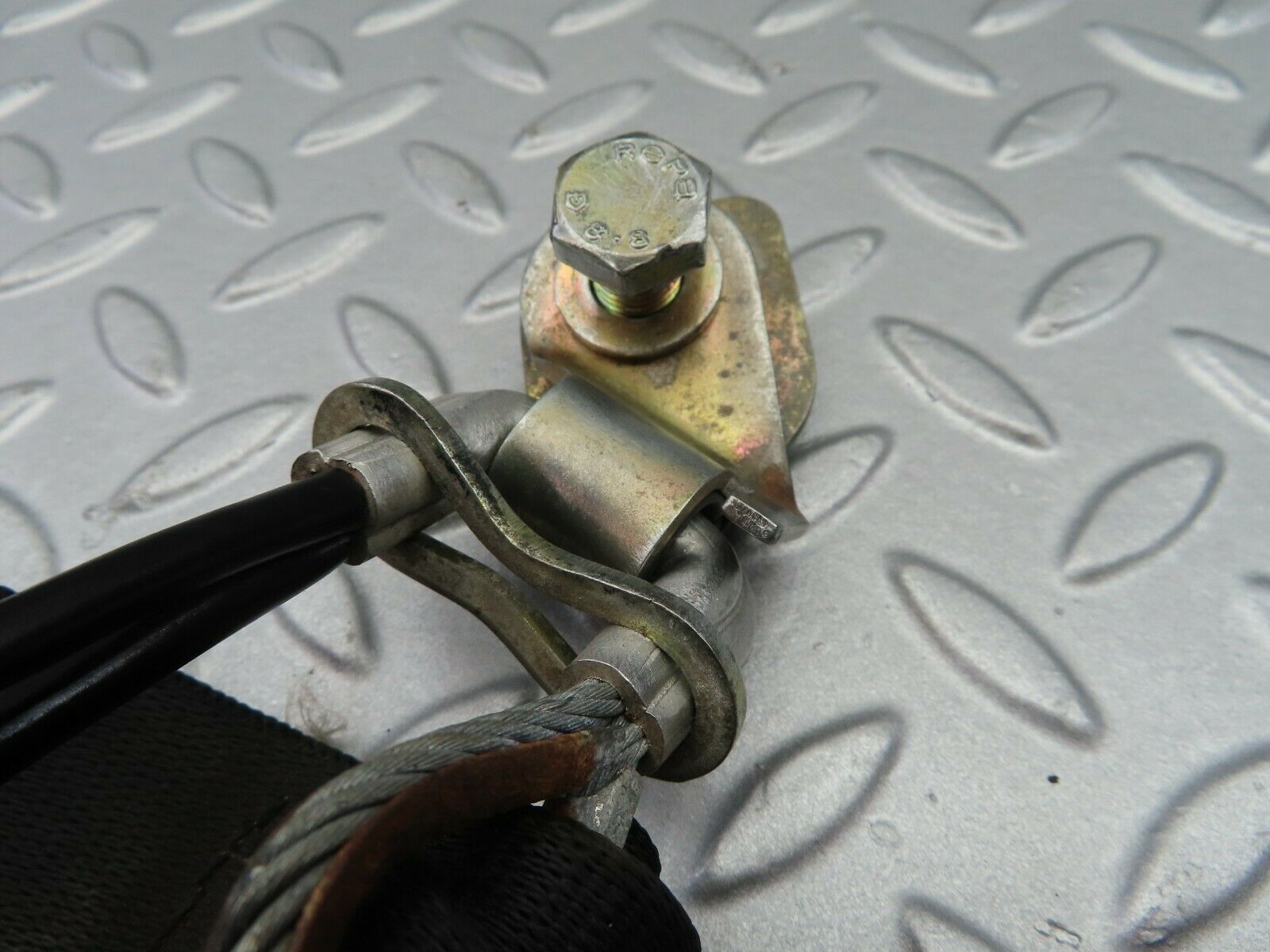 6778 Mercedes-Benz S124 E220 Wagon Rear Middle Seat Belt Assembly Buckle