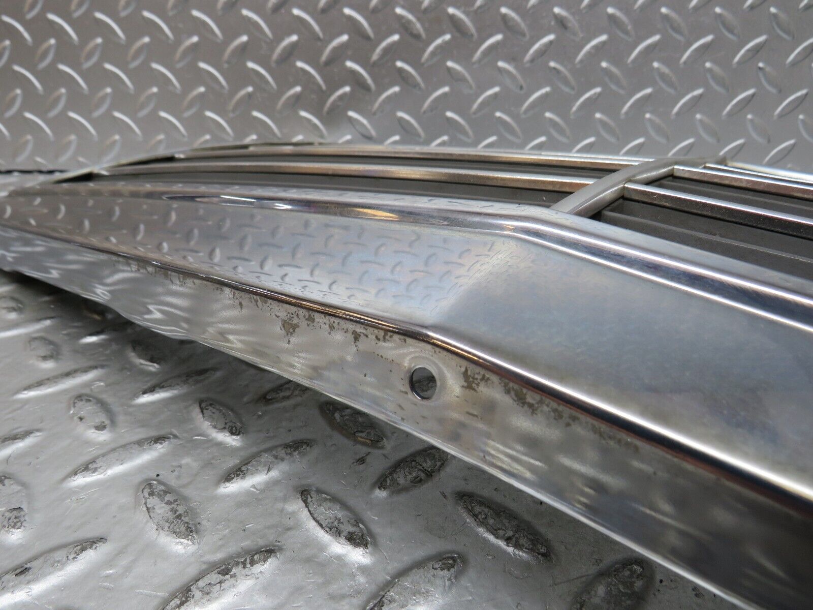 27769 Mercedes-Benz S124 300TE Wagon Bonnet Grill Chrome 1248880323