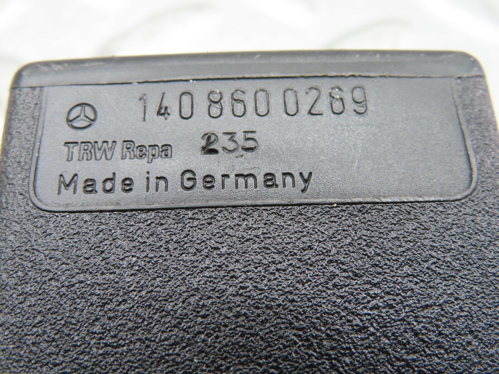 15163 Mercedes-Benz W140 S320 Rear Seat Belt Centre Buckle 1408600269