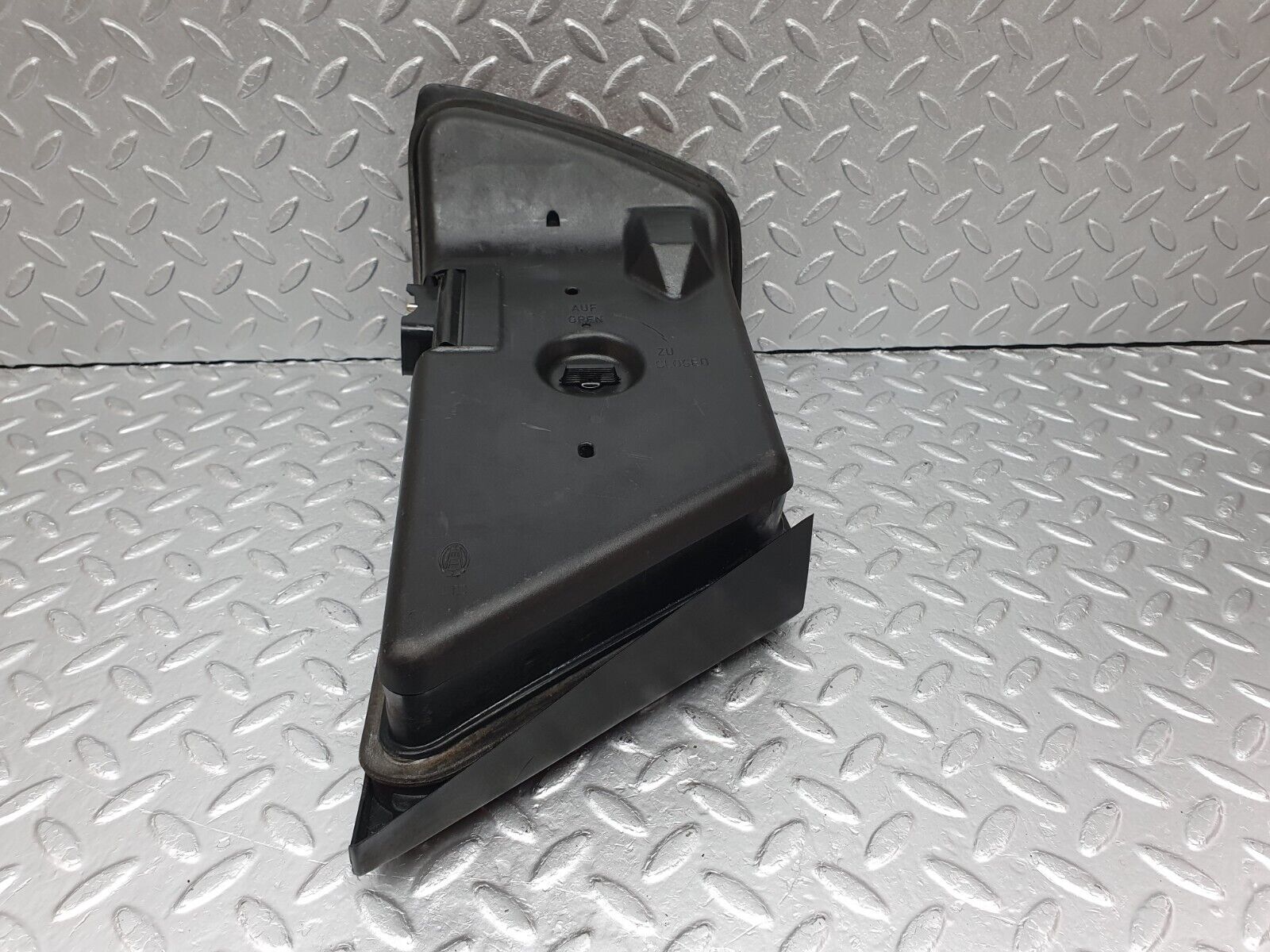 41434 Mercedes-Benz W124 200E Tail Light Right Side Hella 7R0153378