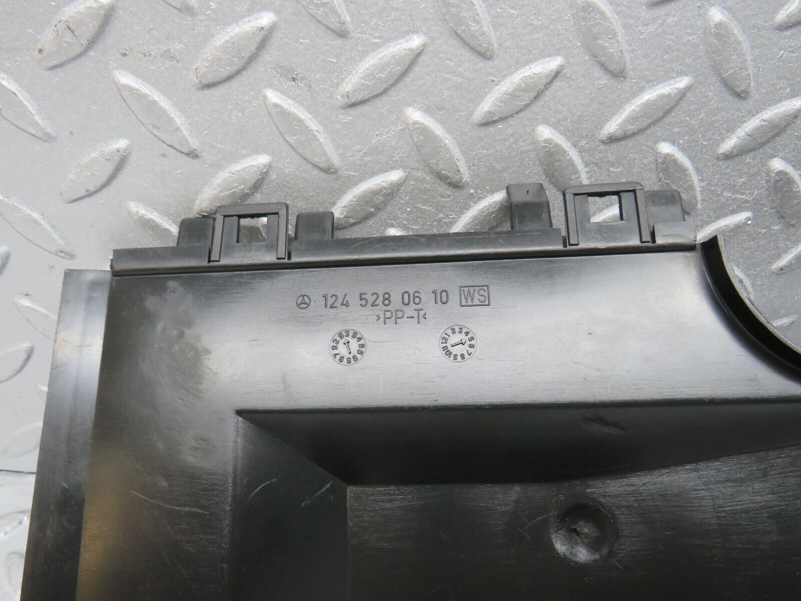 37776 Mercedes-Benz A124 320E Cabriolet Air Intake Housing Cover 1245280610