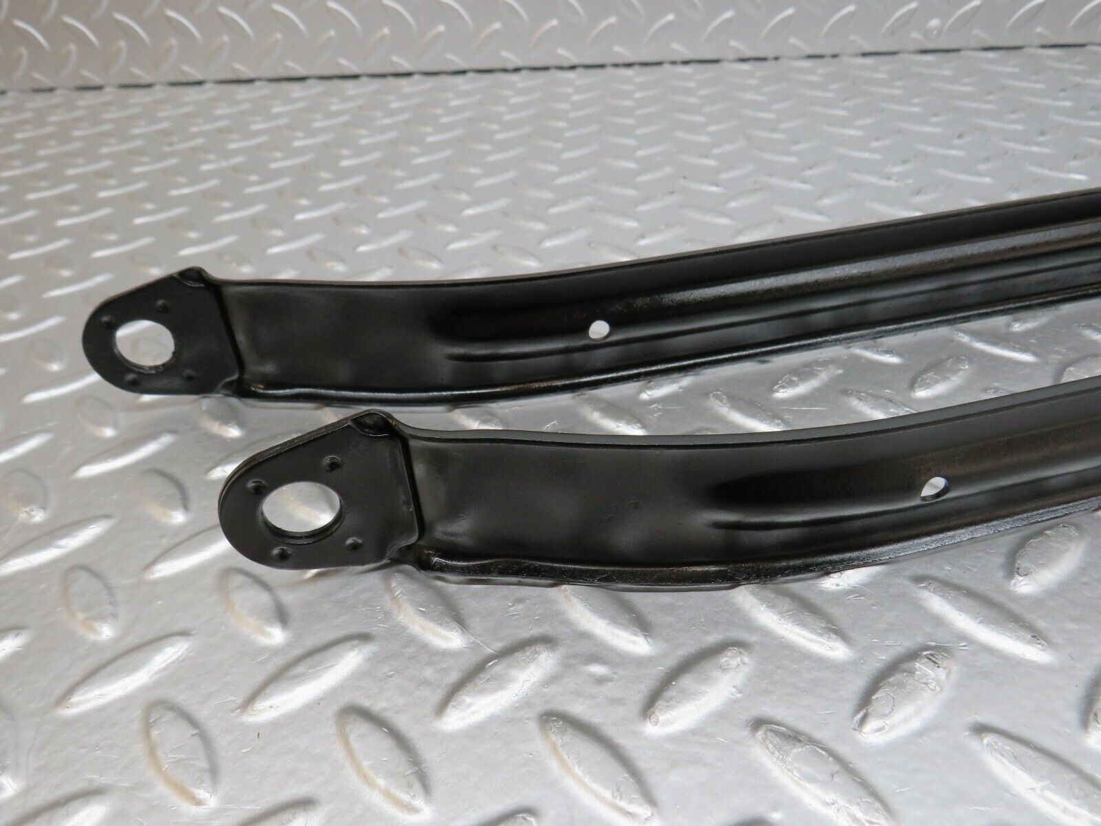 33393 Mercedes-Benz W202 C180 Fuel Tank Tightening Strap 2024700740