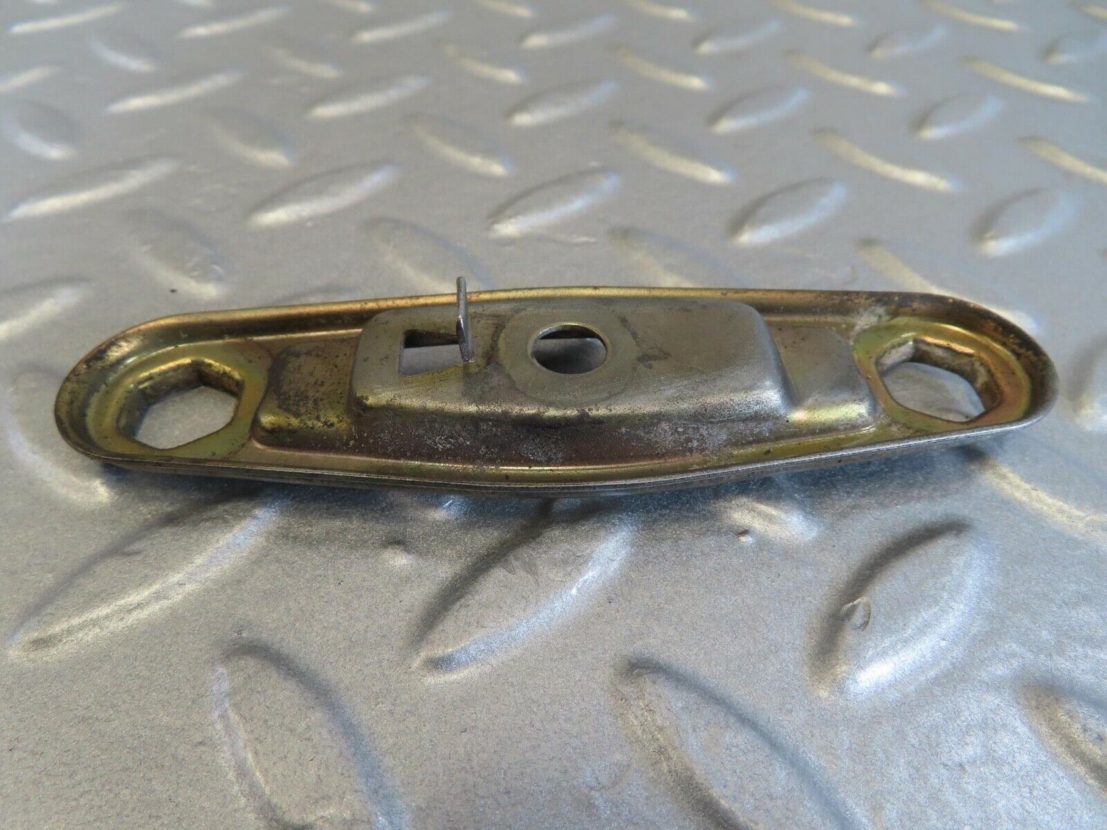 14036 Mercedes-Benz C107 280SLC Fuel Injector Bracket