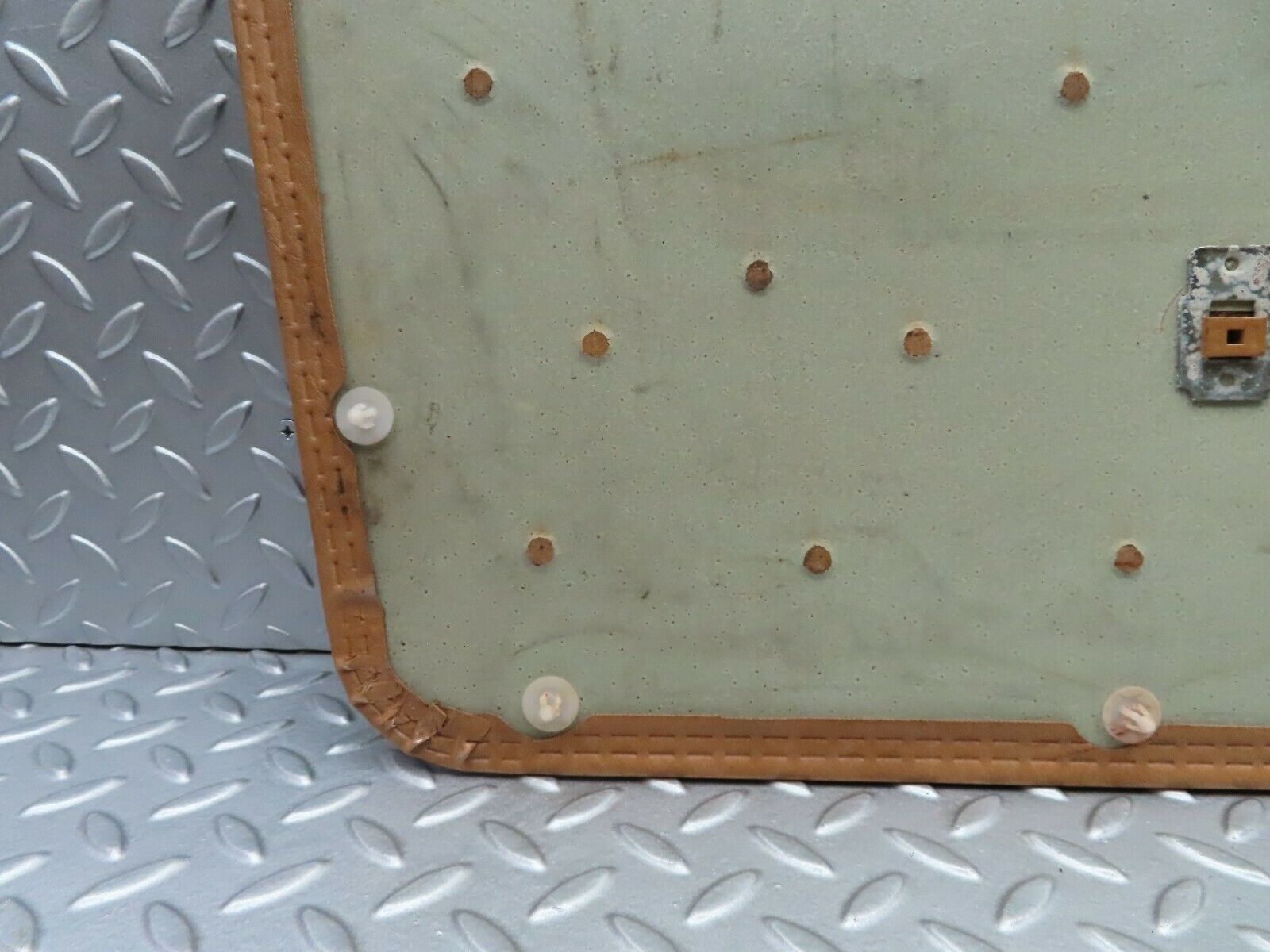 5722 Mercedes-Benz W123 200 Front Right Door Card