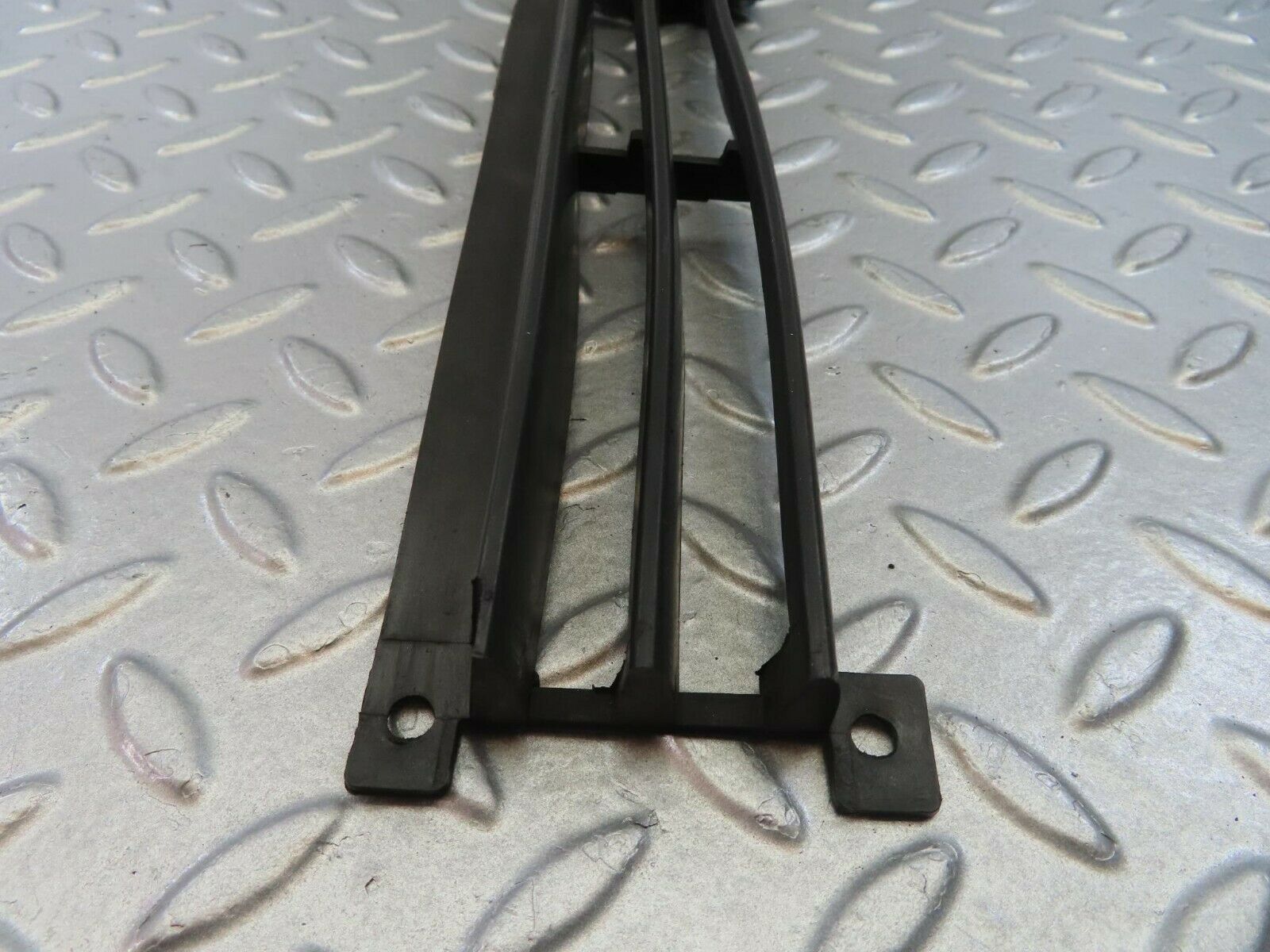 8863 Mercedes-Benz W115 Front Lower Grill Right