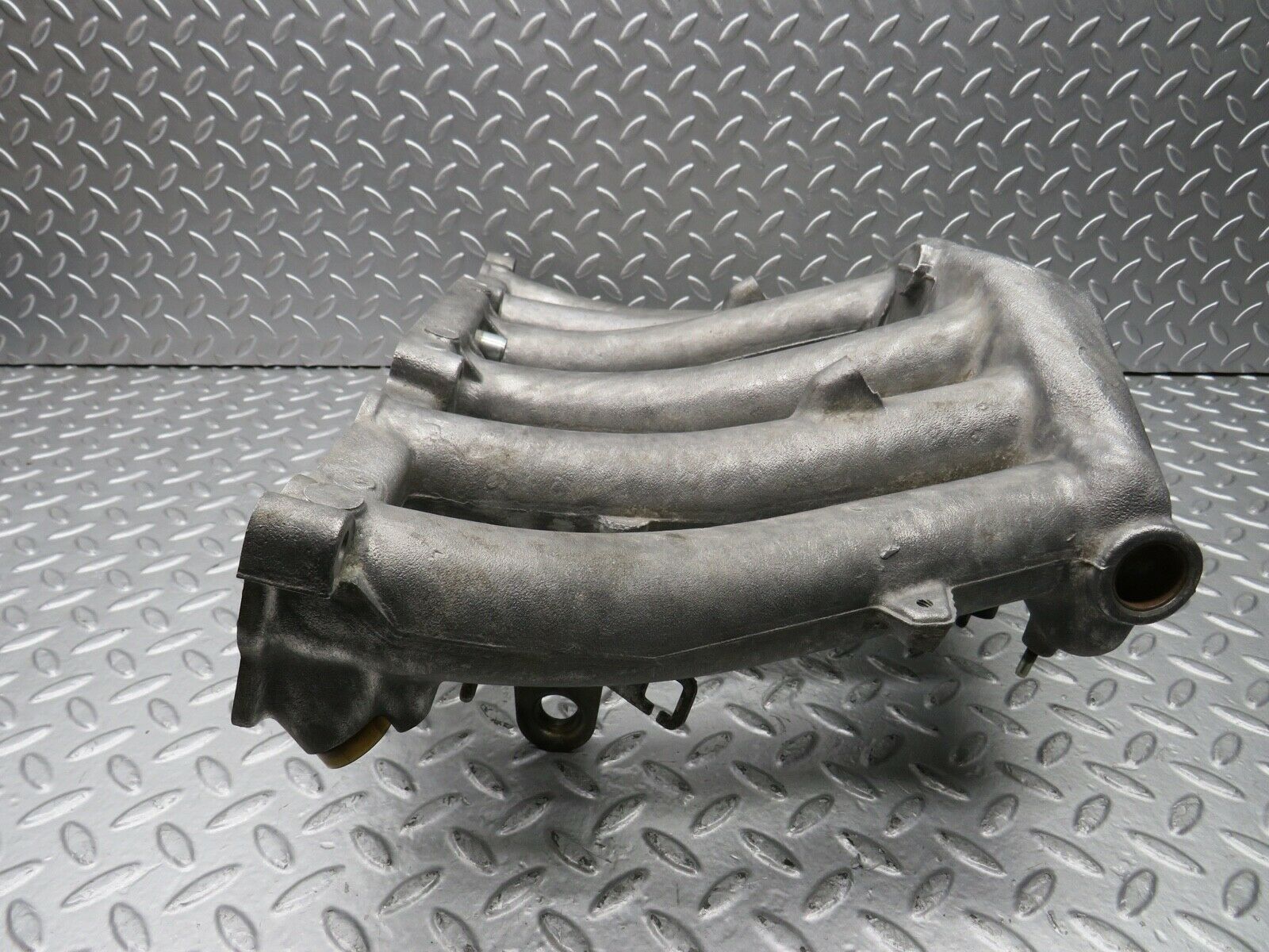 21768 Mercedes-Benz W126 300SE Intake Manifold 1031411601