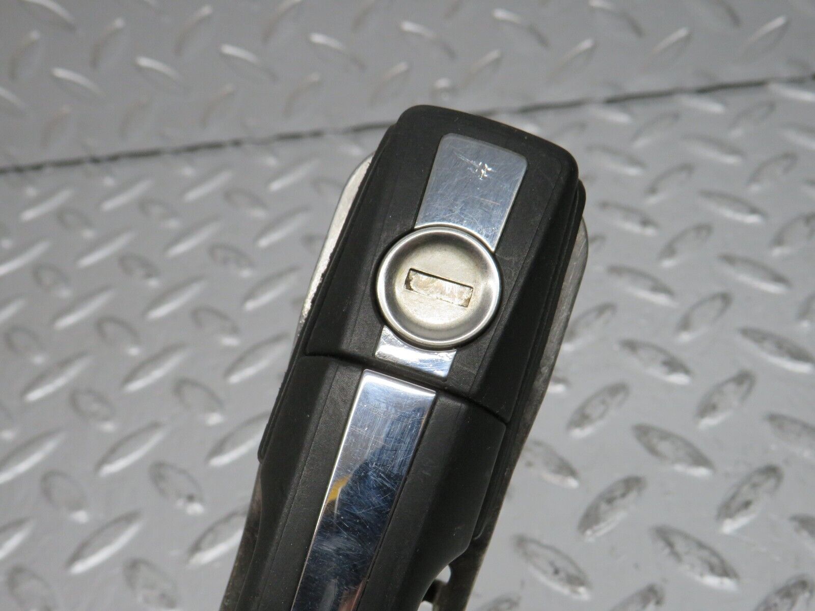 31514 Mercedes-Benz S124 220TE Front Left Exterior Door Handle No Key