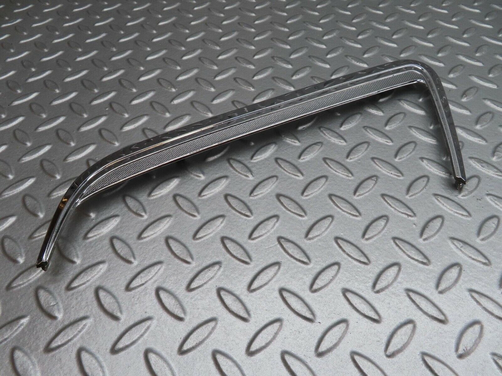 13070 Mercedes-Benz W111 220S C Pillar Chrome Trim Left Side 1116900389