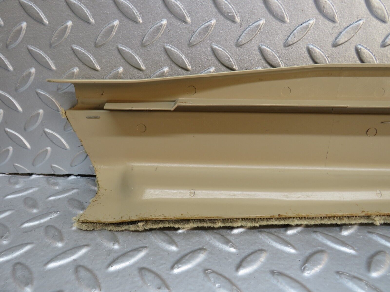 38284 Mercedes-Benz R129 280SL Coupe Right Door Sill Cover Beige 1296800235