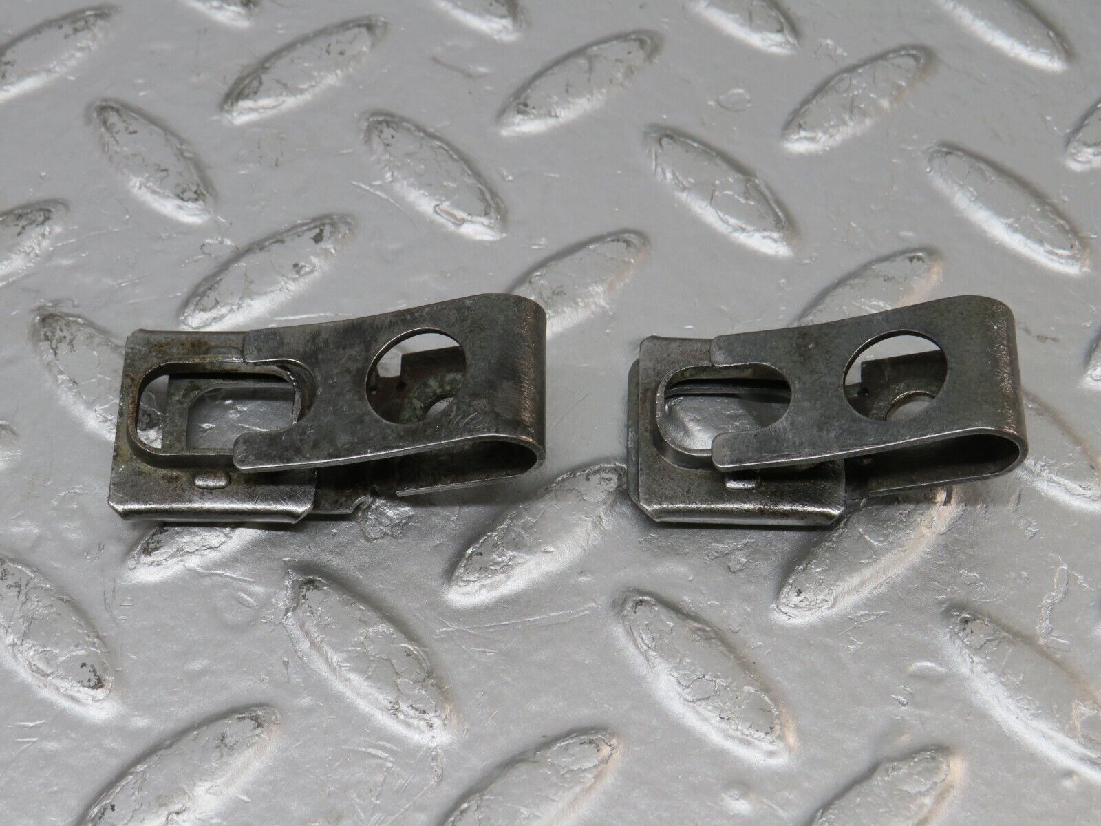 34482 Mercedes-Benz C126 380SEC Coupe Fuel Injector Bracket