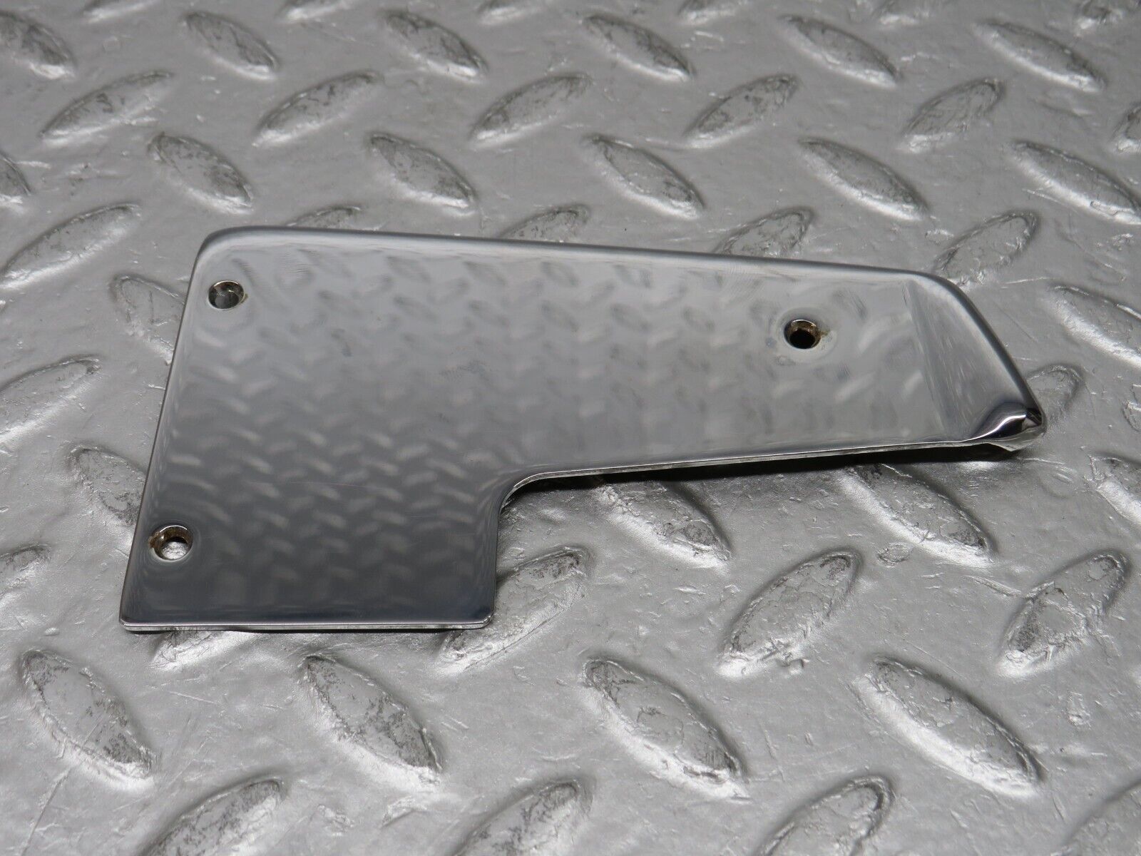 37762 Mercedes-Benz A124 320E Cabriolet Right Door Chrome Cover