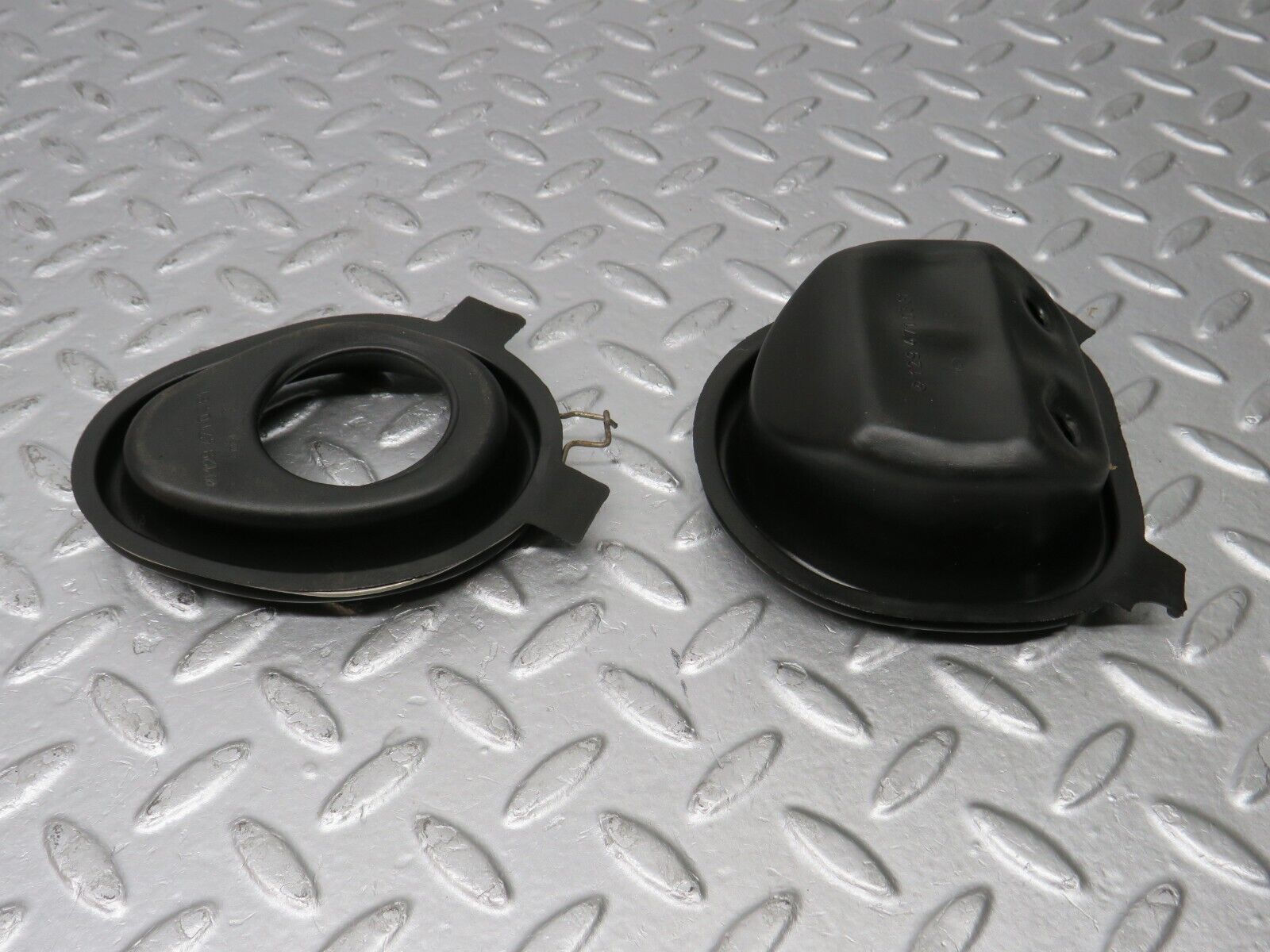 39717 Mercedes-Benz R129 320SL Coupe Fuel Tank Rubber Seal 1294710381 1294710481