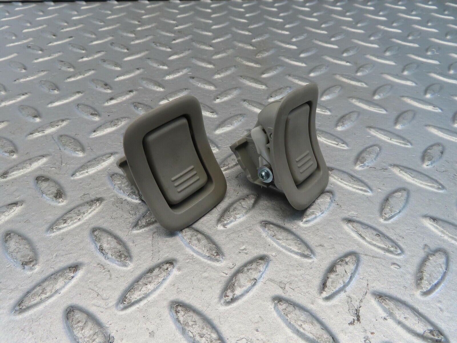 11231 Mercedes-Benz W221 S320 Rear Clothes Hook 2218100040