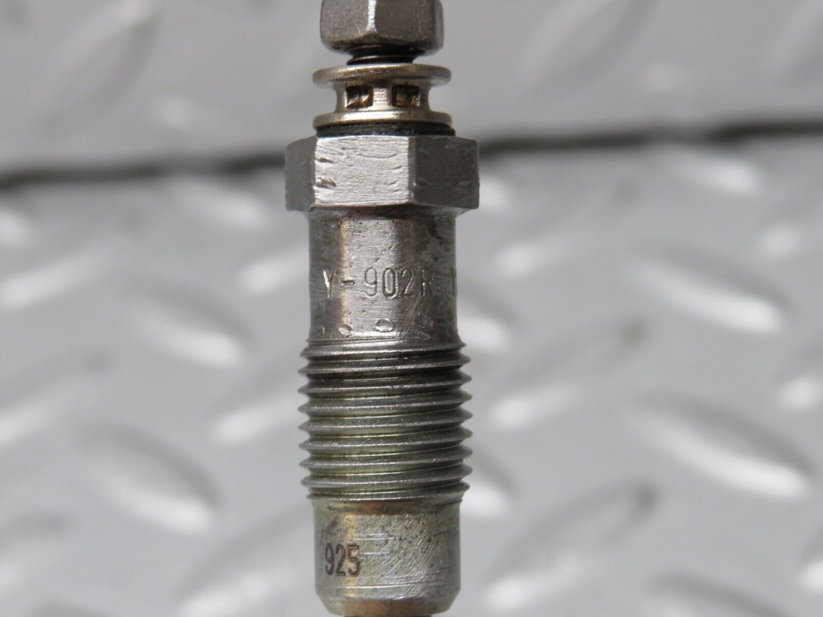 35887 Mercedes-Benz 240D OM616.912 Glow Plug NGK Y-902R