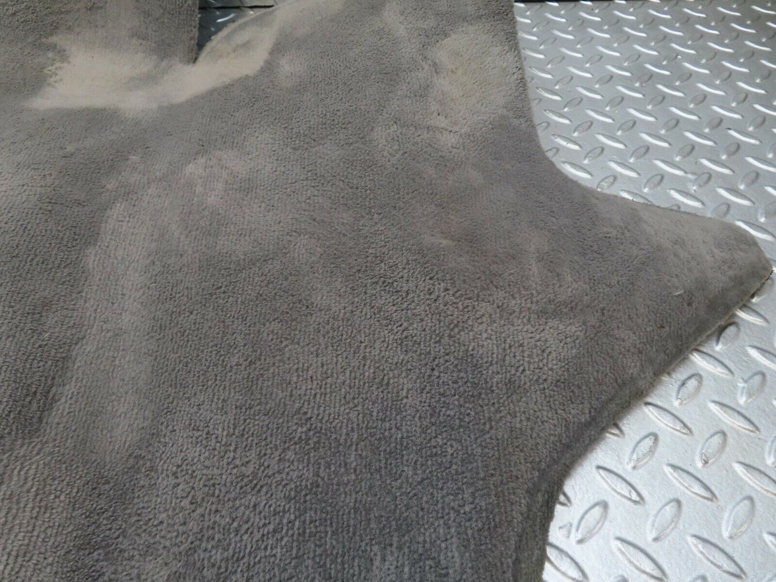 15132 Mercedes-Benz W140 S320 Front Left Foot Well Carpet 1406800340