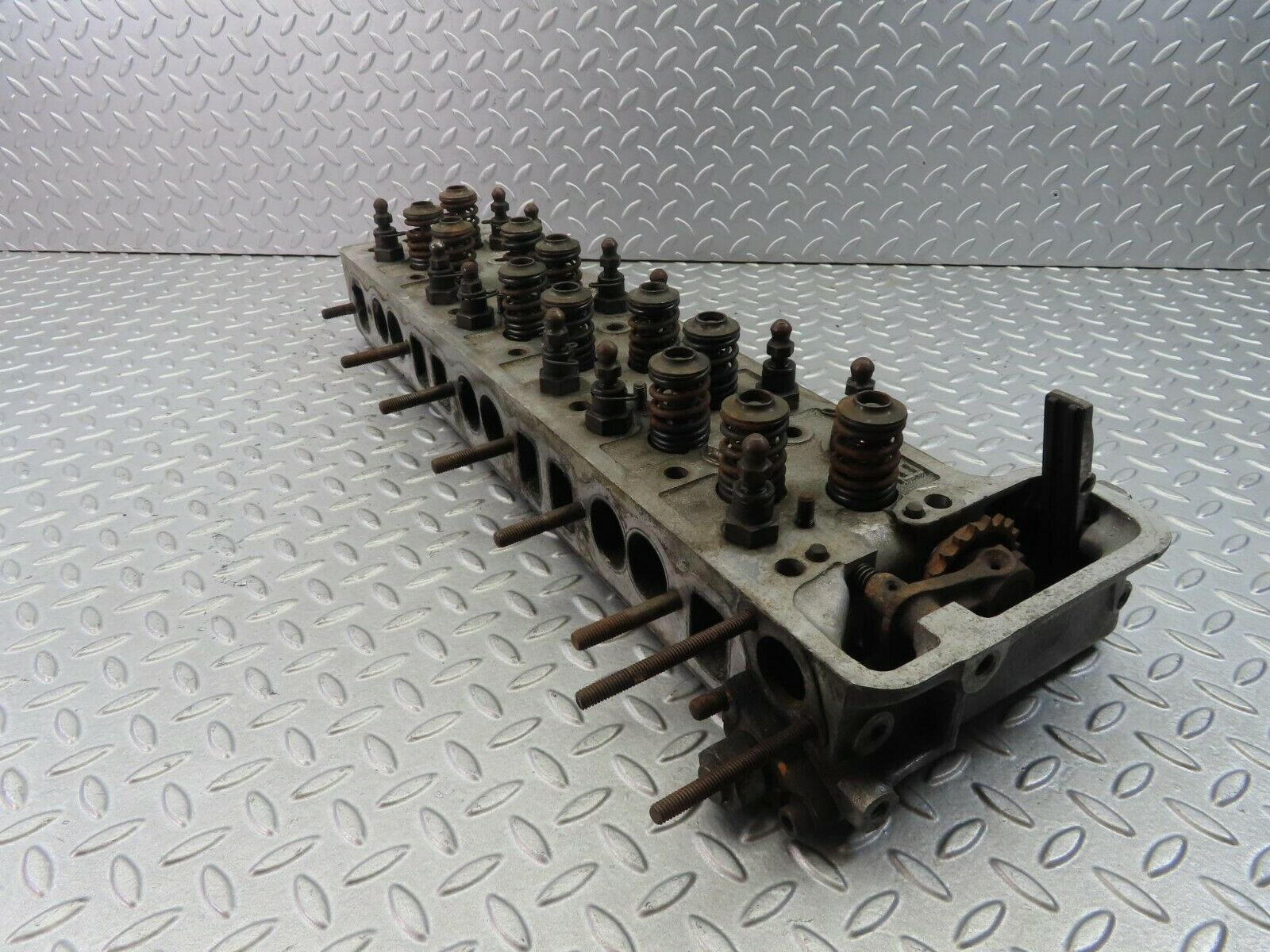 8558 Mercedes-Benz W111 Cylinder Head 1800162901