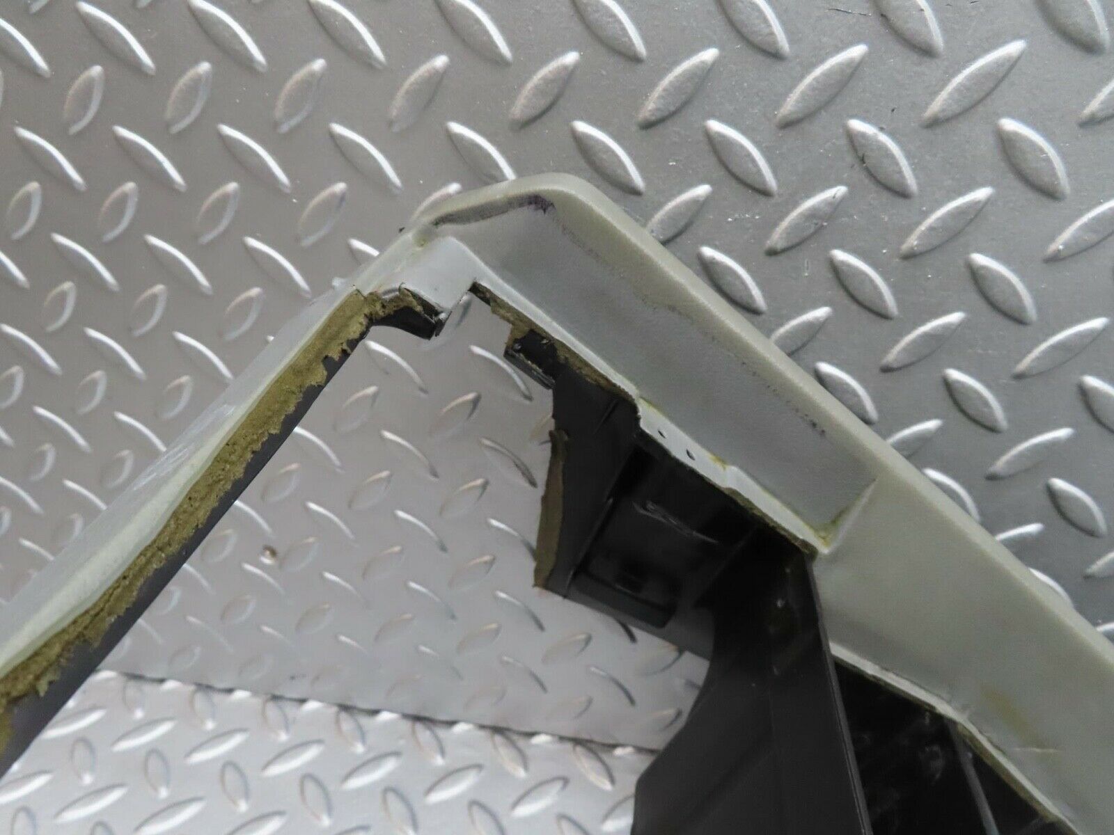 16200 Mercedes-Benz W124 260E Centre Console