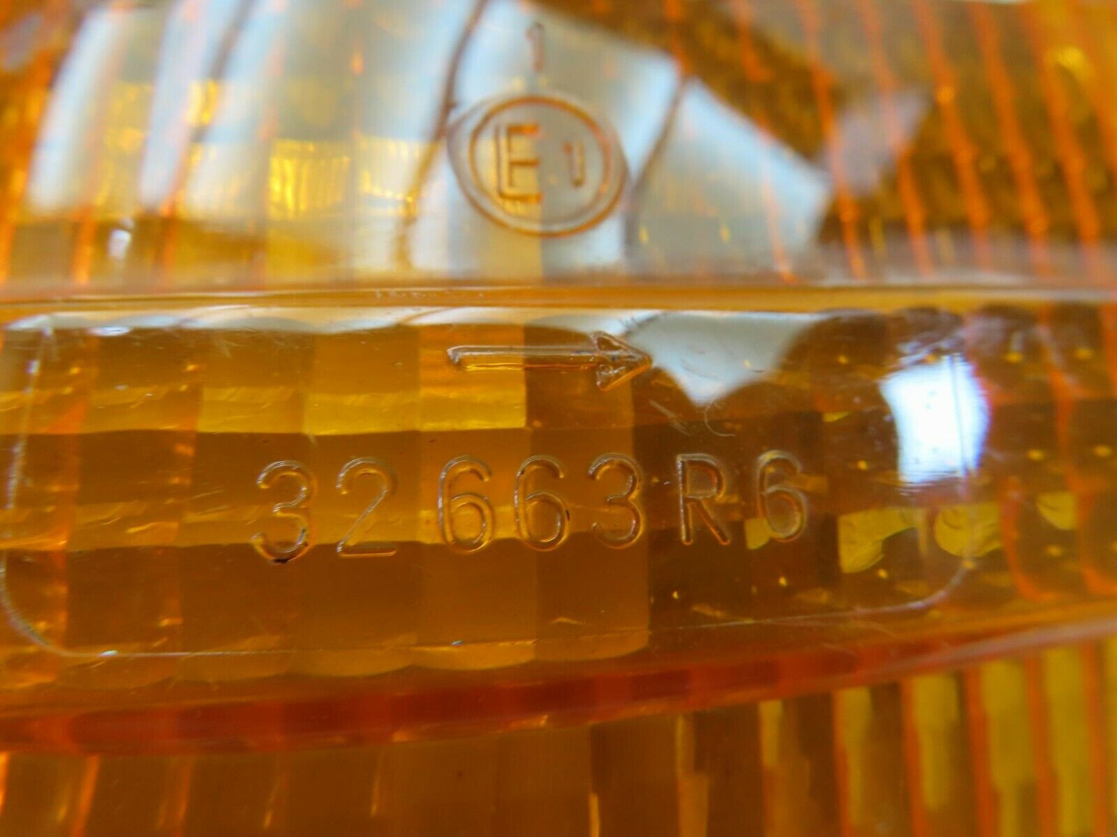 8106 Mercedes-Benz W116 Indicator Light Front Left 1305233001