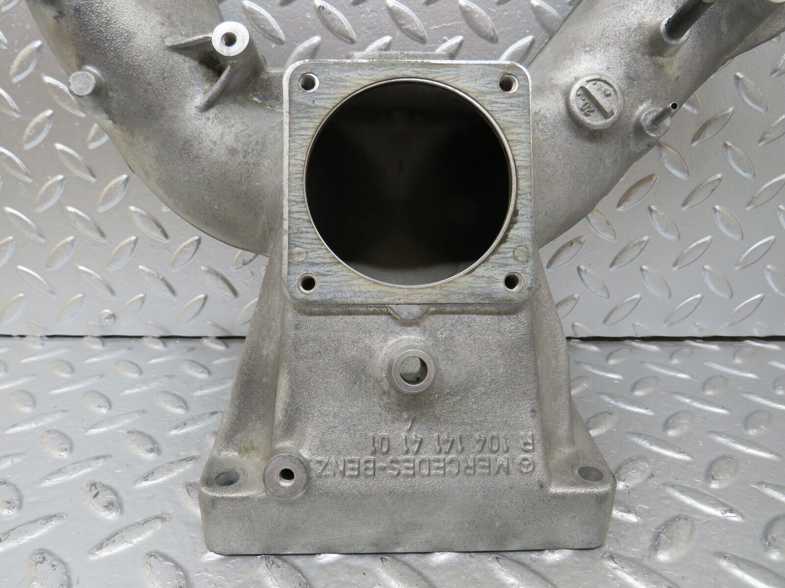 25799 Mercedes-Benz W124 280E Air Intake Manifold 1041414101