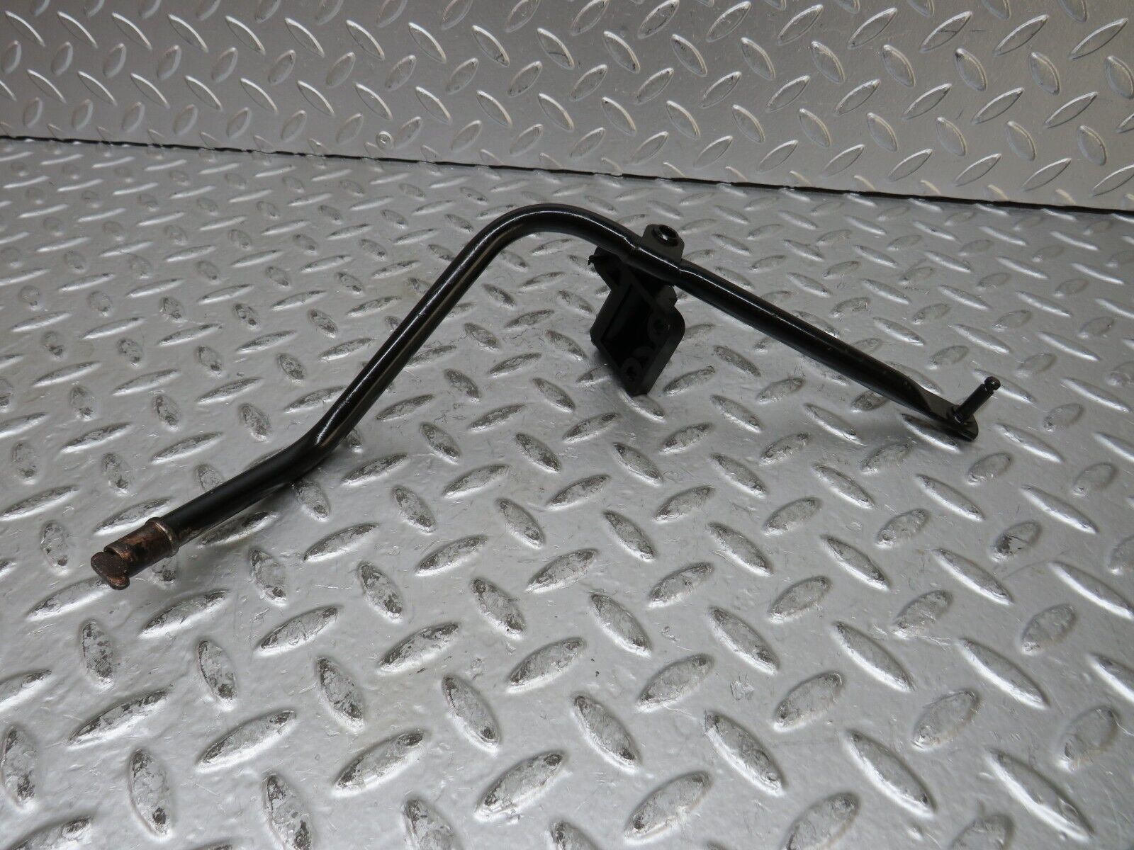 27704 Mercedes-Benz S124 300TE Wagon Accelerator Pedal Linkage 2013010318