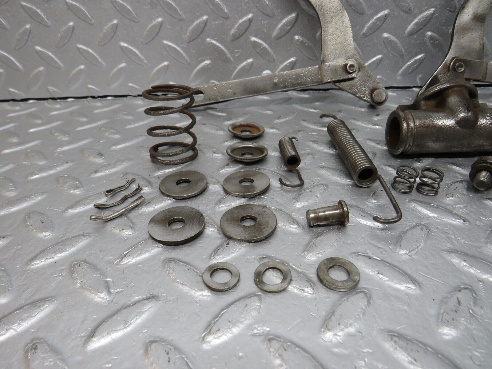 40504 Mercedes-Benz W110 230 Rear Brake Shoes Accessories Left And Right