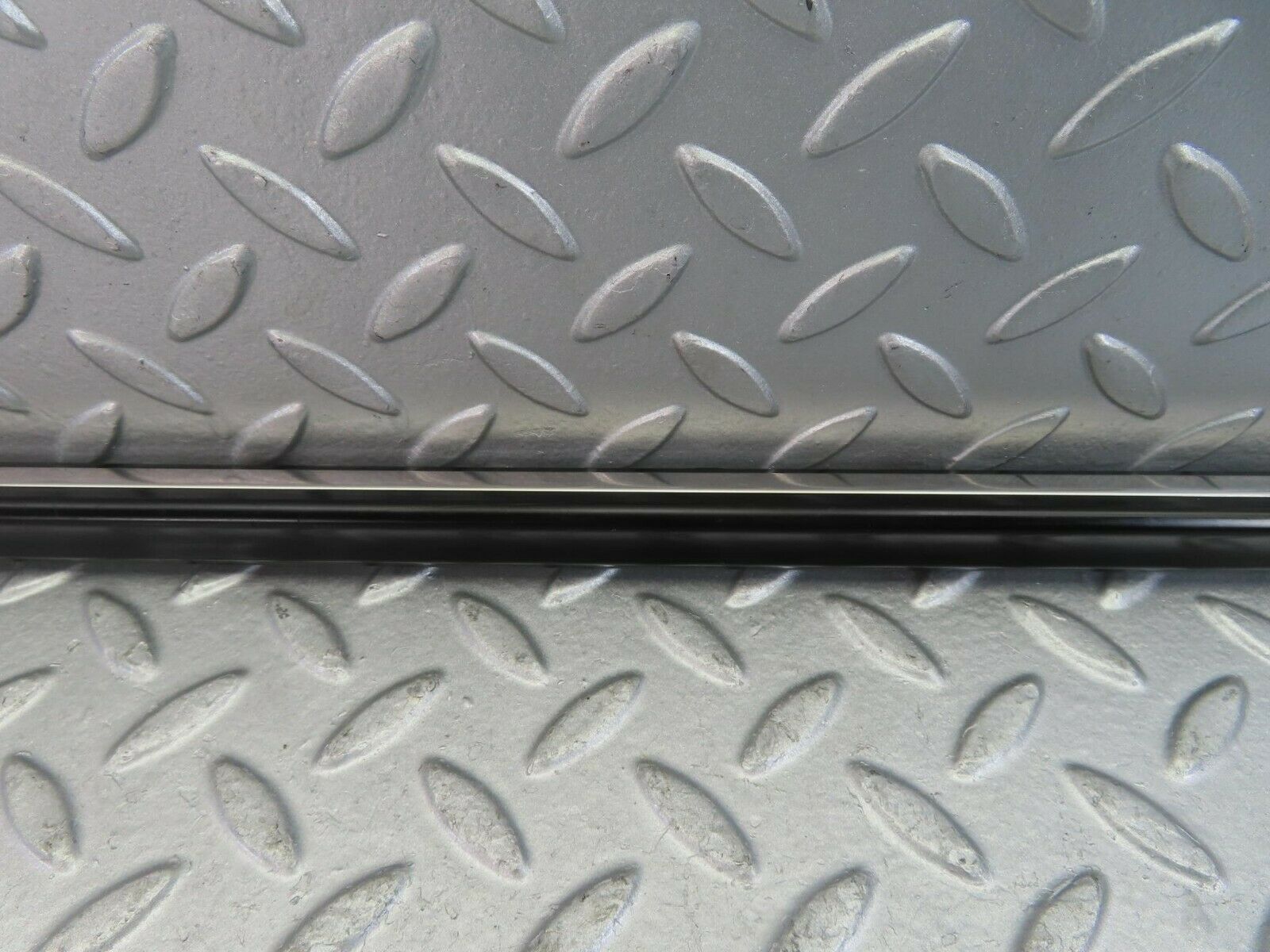 10245 Mercedes-Benz W123 Rear Left Door Centre Moulding Trim