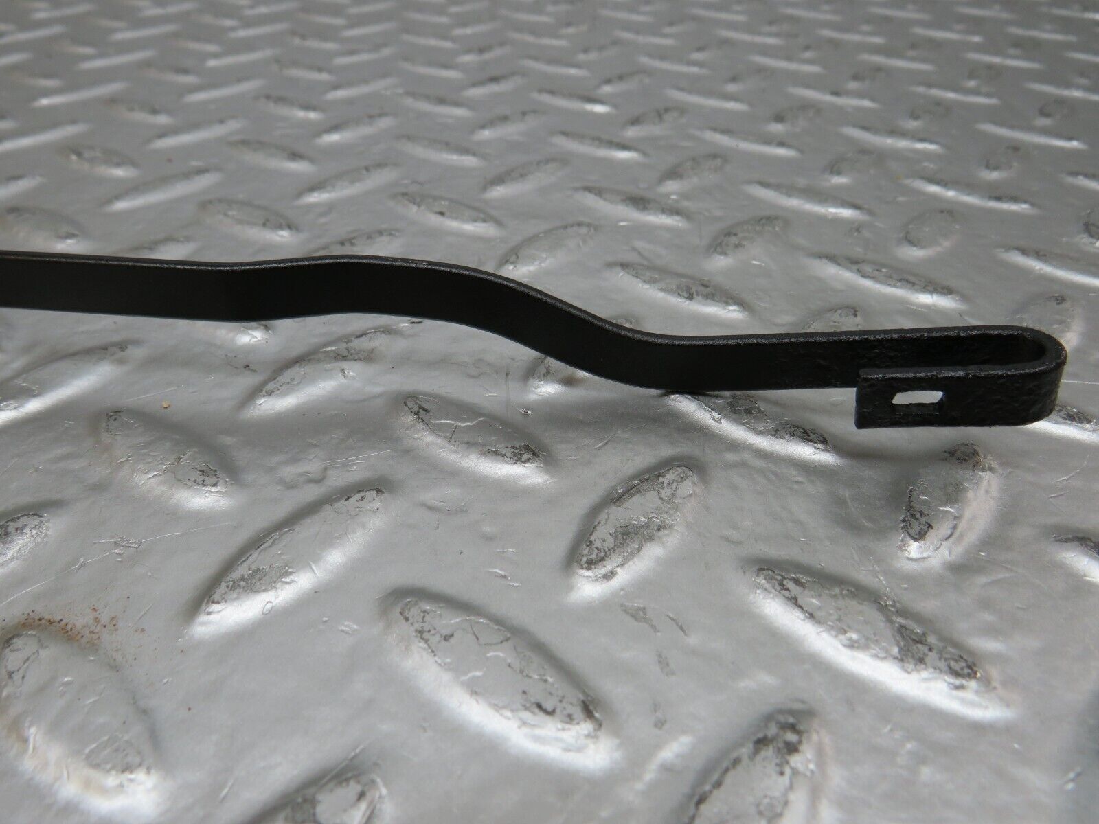 25428 Mercedes-Benz W123 200 Wiper Arm Bosch Right Side 3399990553