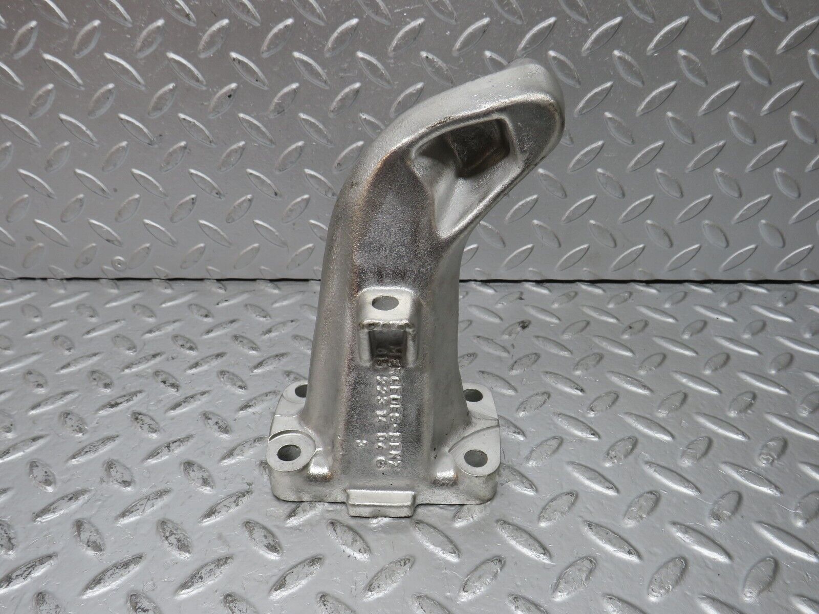 32888 Mercedes-Benz W123 300D Engine Mount Bracket Right Side 6152231404