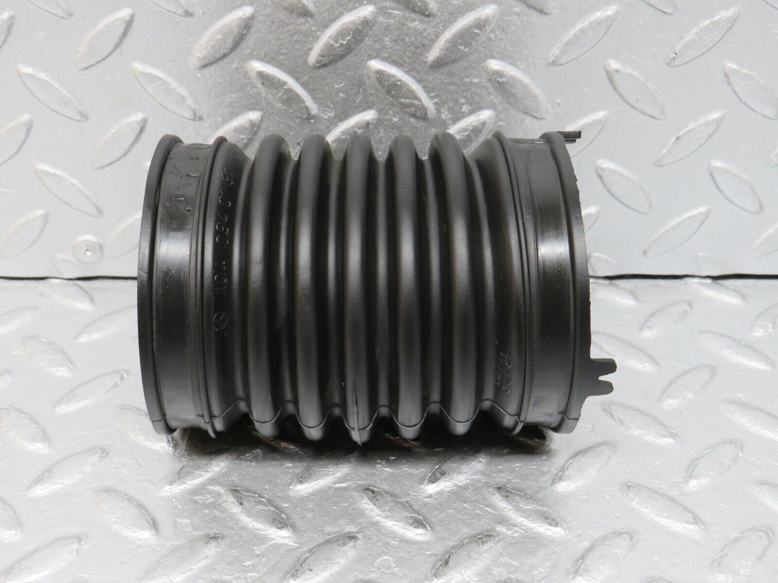 38275 Mercedes-Benz R129 280SL Coupe Air Intake Hose 1040940191