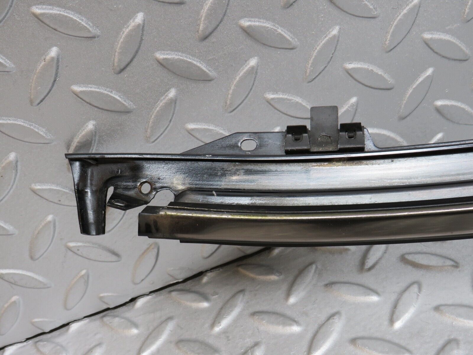 38607 Mercedes-Benz R129 280SL Coupe Front Windscreen Top Chrome Trim