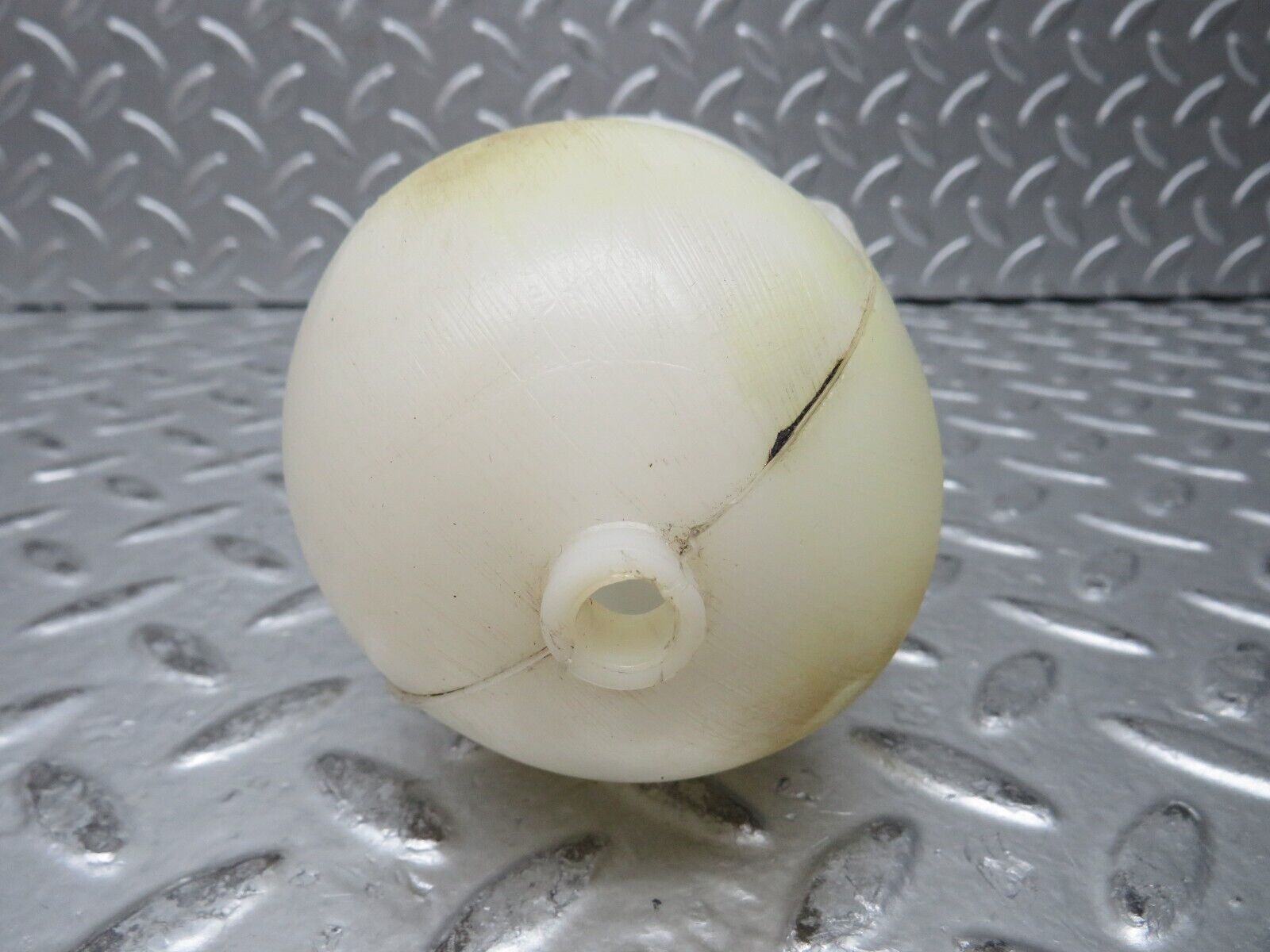 28647 Mercedes-Benz W123 230E Vacuum Reservoir Tank