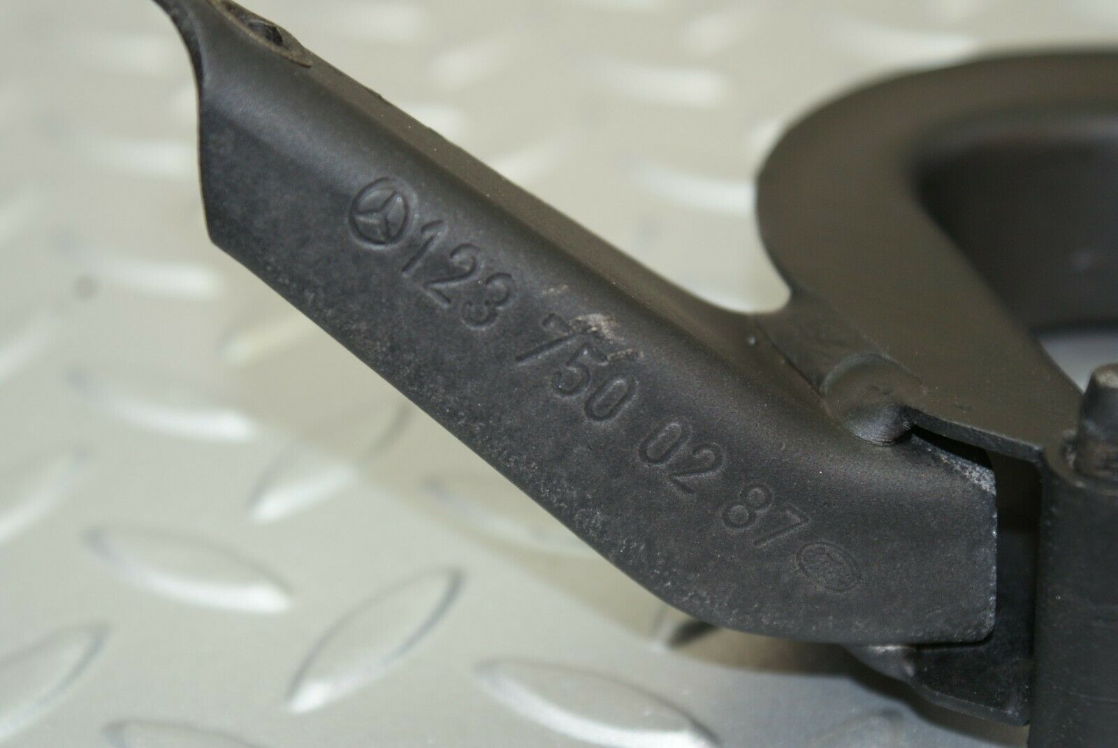 2797 Mercedes-Benz C123 280CE Coupe Trunk Lid Hinge Right Side 1237500287