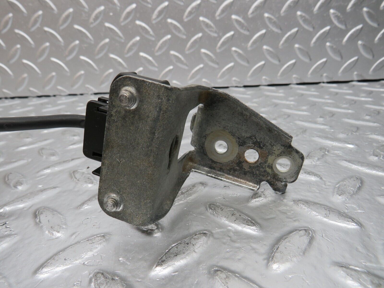 30461 Mercedes-Benz W124 230E Throttle Body Valve With Switch 0011409053