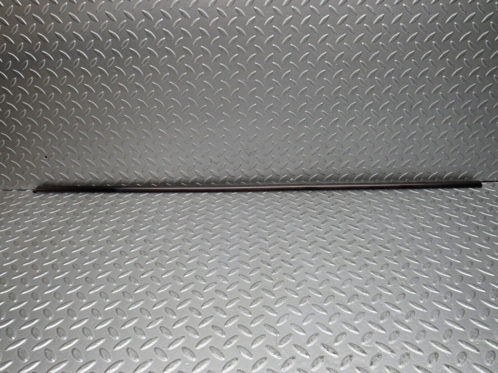 37891 Mercedes-Benz A124 320E Cabriolet Left Door Window Moulding Trim