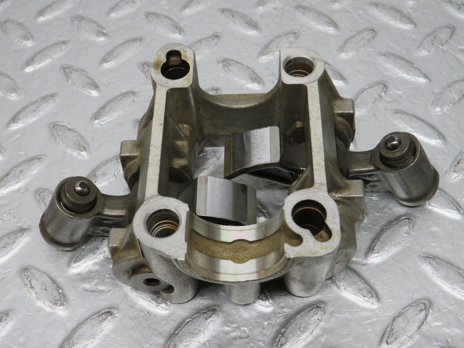 32620 Mercedes-Benz S124 300TE Rocker Arms Camshaft Bearing Block 1030510610