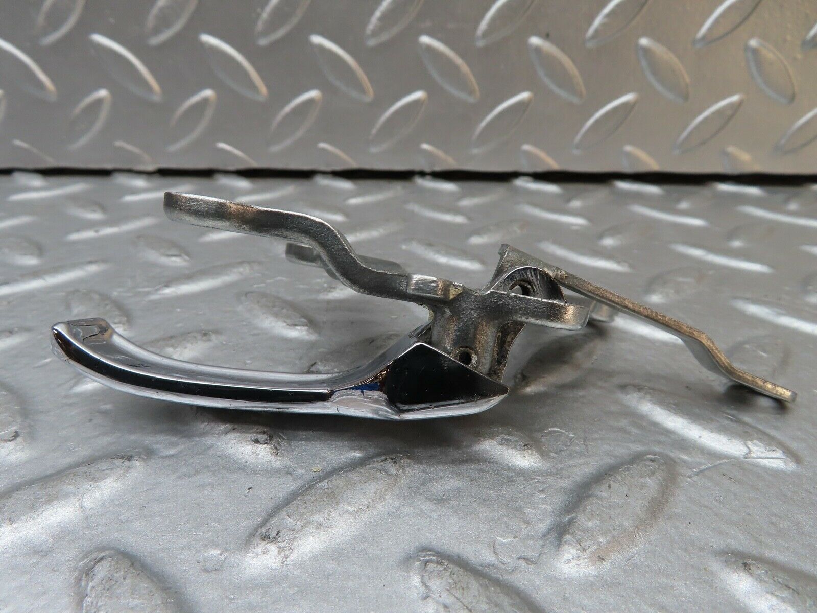 20841 Mercedes-Benz W114 250CE Coupe Right Interior Door Handle 1107660419