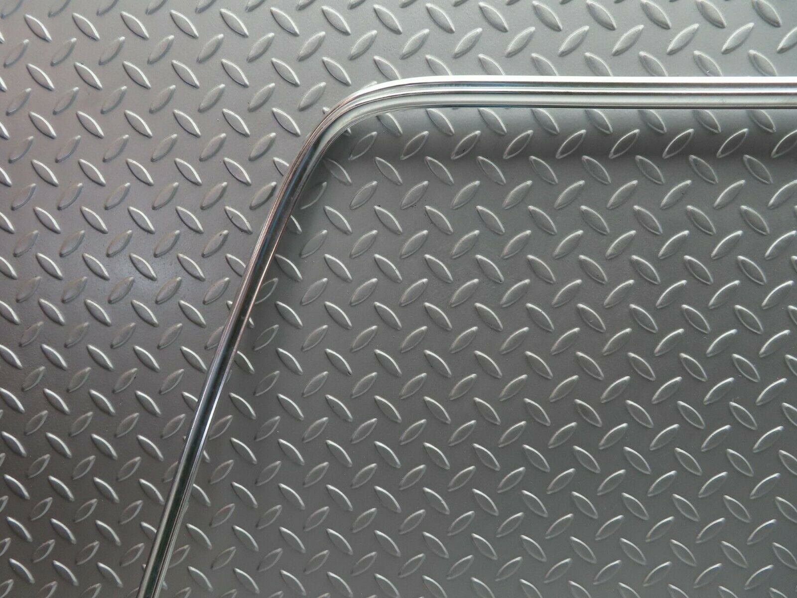 10142 Mercedes-Benz C123 230CE Coupe Rear Windscreen Chrome Trim