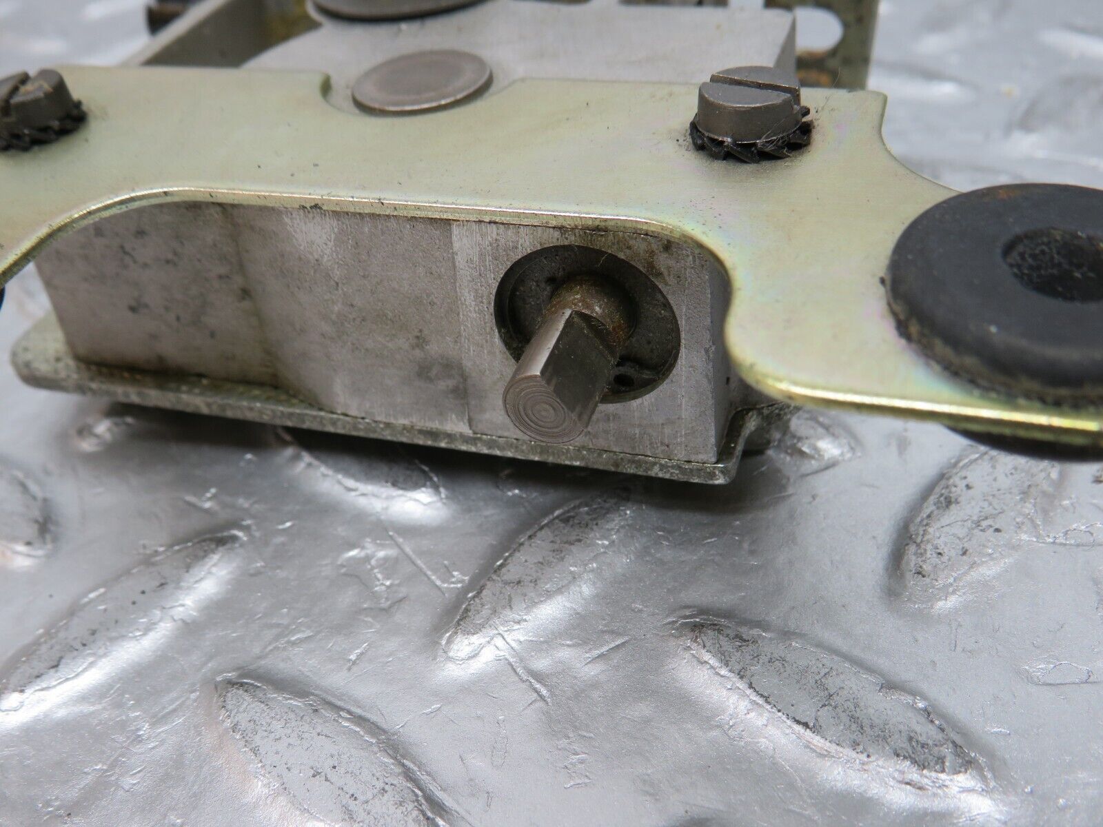 32253 Mercedes-Benz C107 350SLC Coupe Coupe Power Sunroof Mechanism