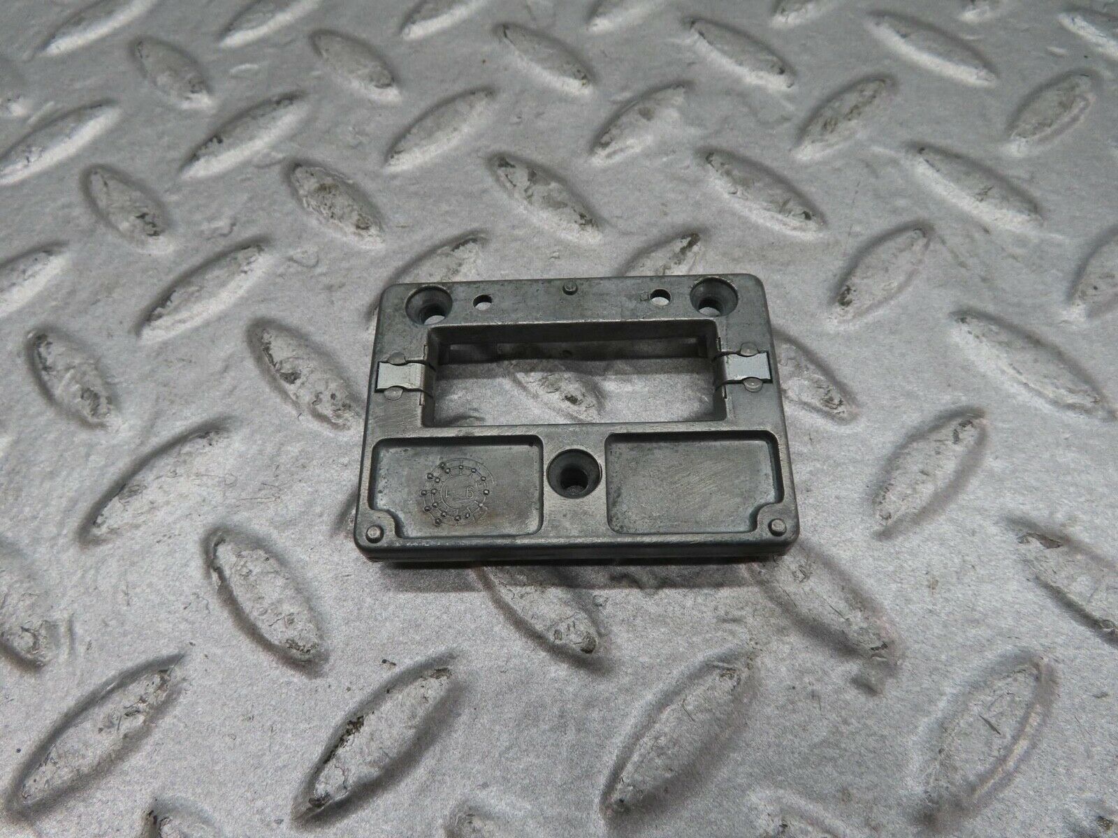 16402 Mercedes-Benz W124 260E Rear View Mirror Mount Bracket 2018100011