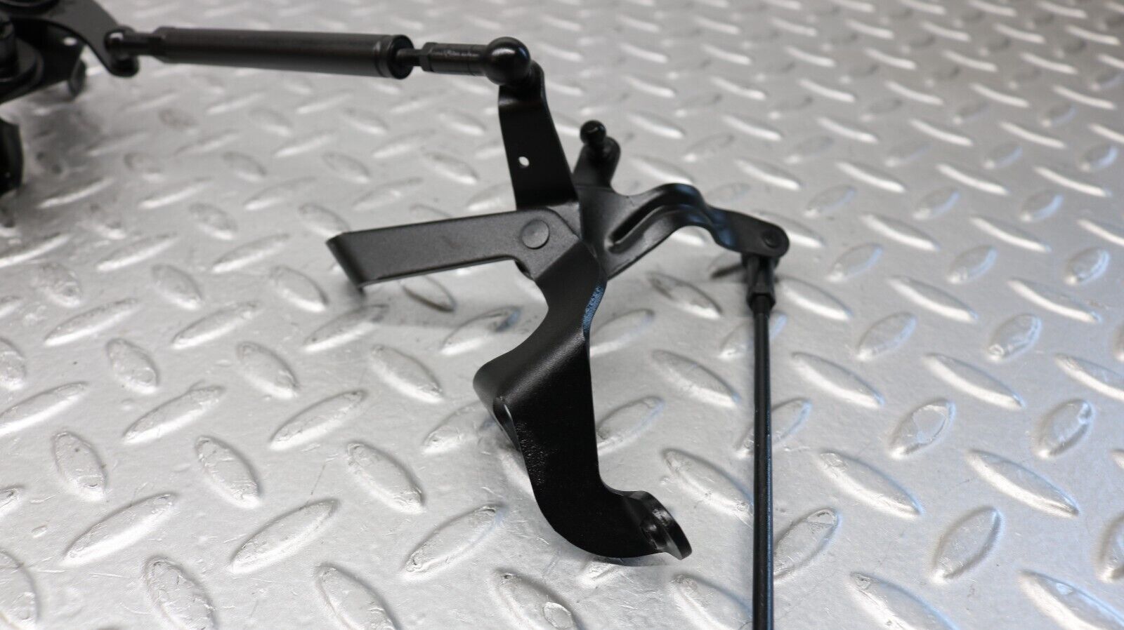 37217 Mercedes-Benz C126 420SEC Coupe Throttle Linkage