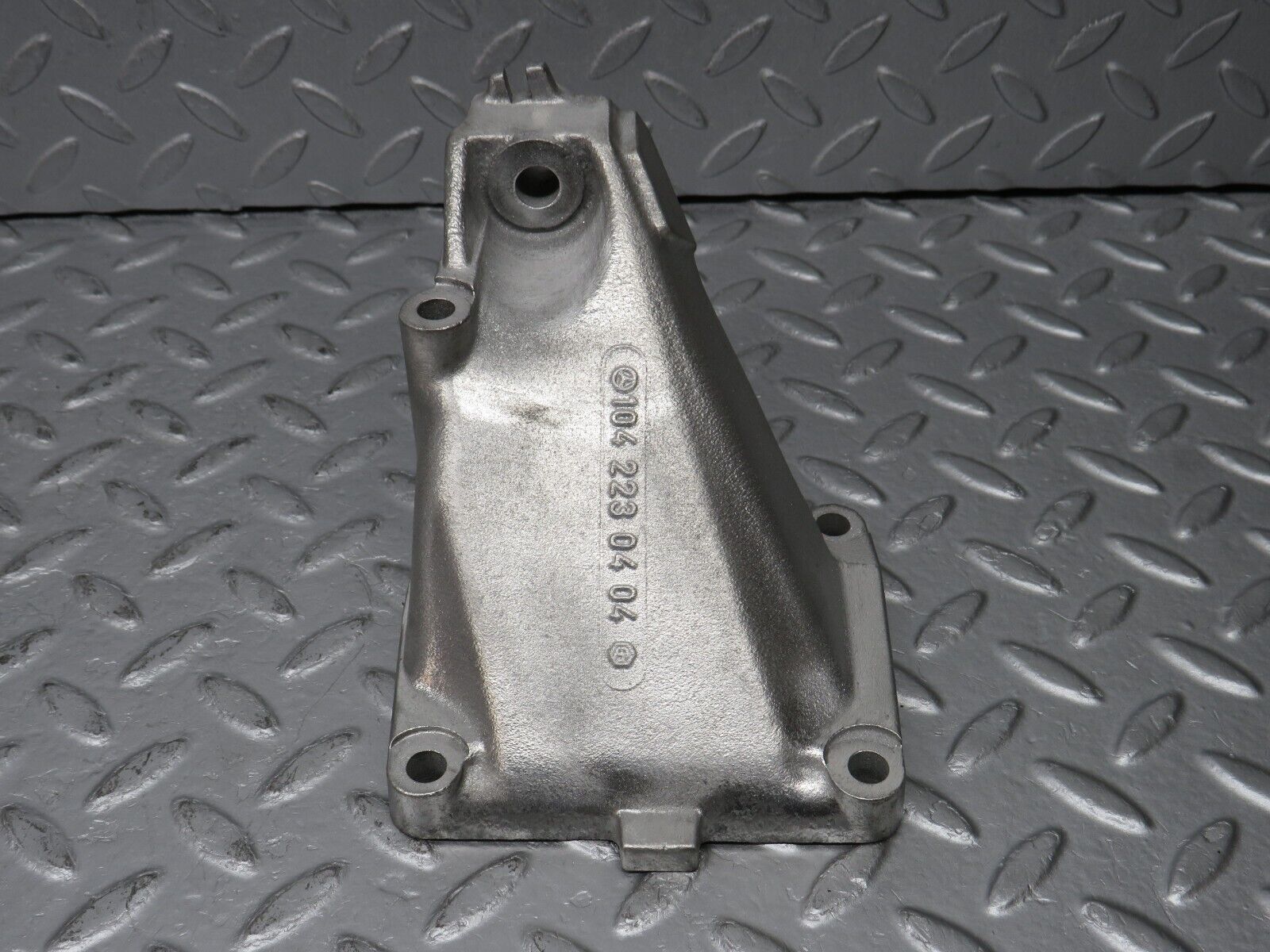 38626 Mercedes-Benz R129 280SL Coupe Engine Mount Bracket Left Side 1042230404