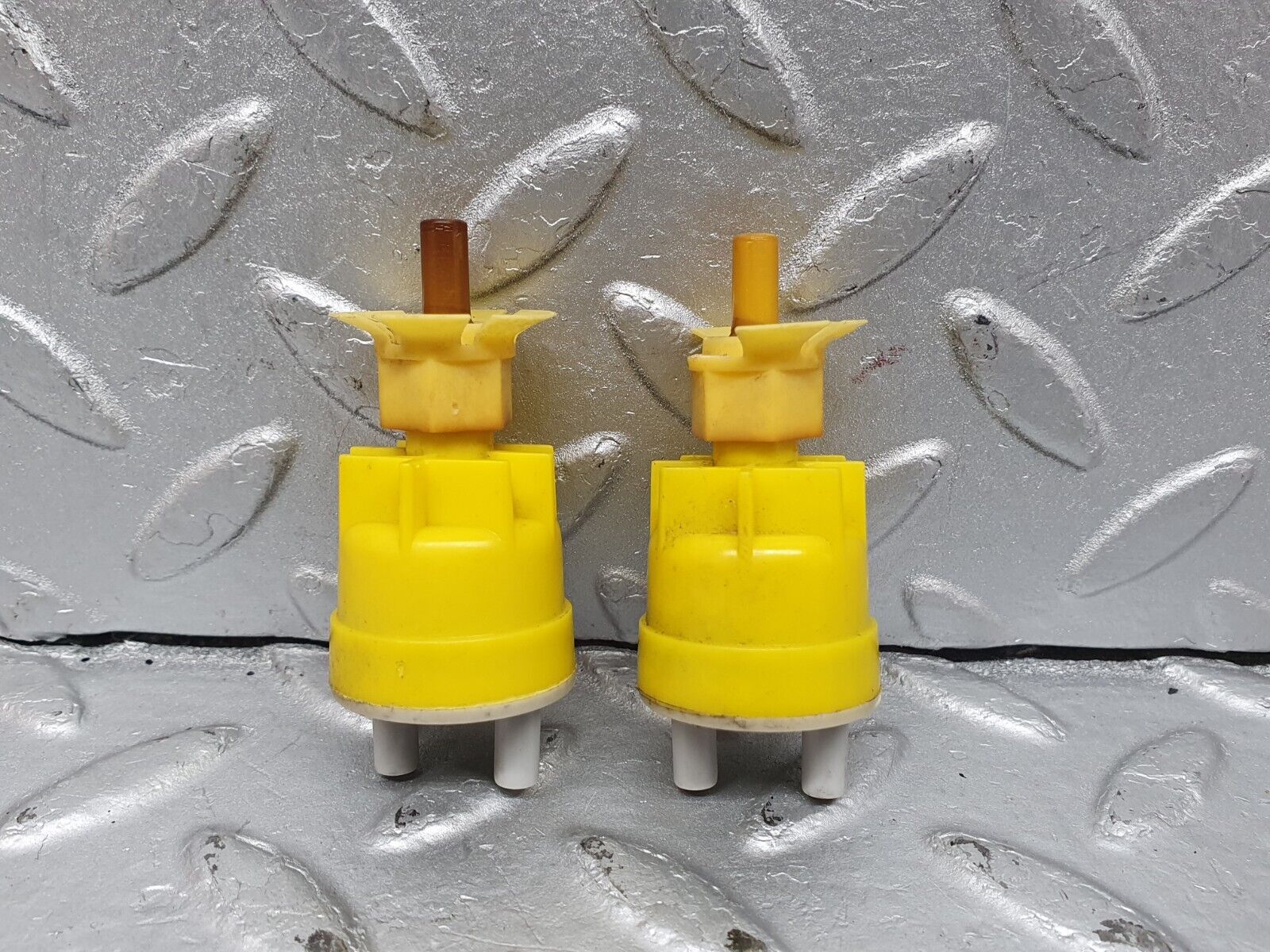 41179 Mercedes-Benz W126 300SE Vacuum Check Valve Pair 1268000078