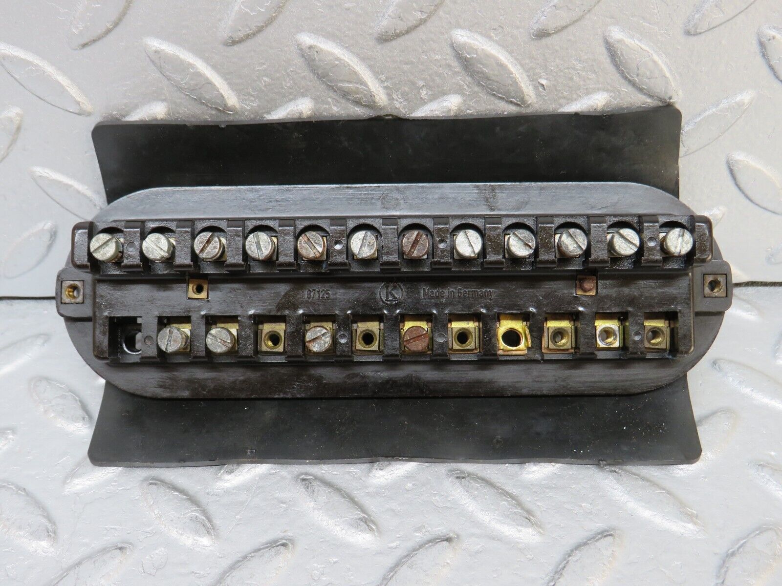 37449 Mercedes-Benz W109 300SEL Fuse Box 1085400150