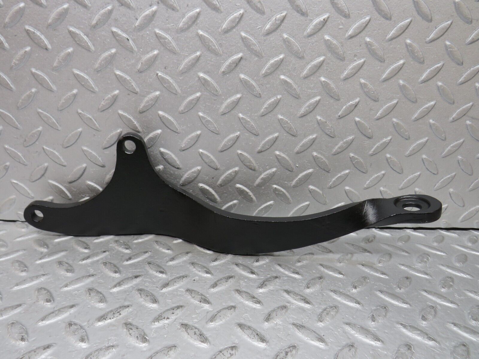 37659 Mercedes-Benz W109 300SEL Rear Anti Roll Bar Holder Bracket Pair