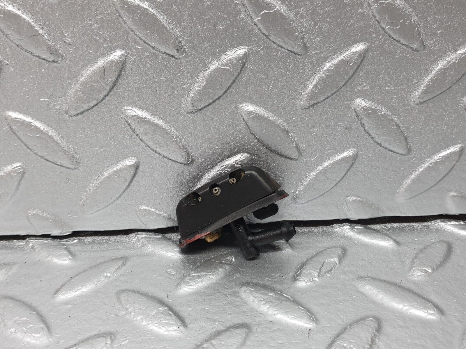 41301 Mercedes-Benz S124 E220 Wagon Windscreen Washer Nozzle