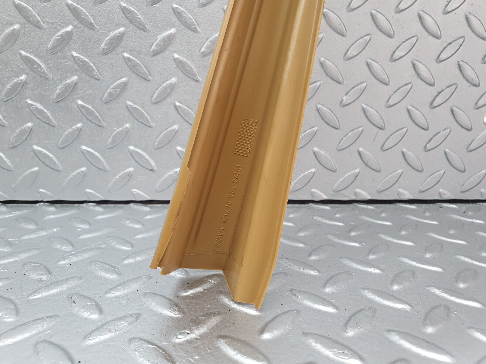 41571 Mercedes-Benz W124 200E Front Left Door Window Frame Trim Palomino 1247350171