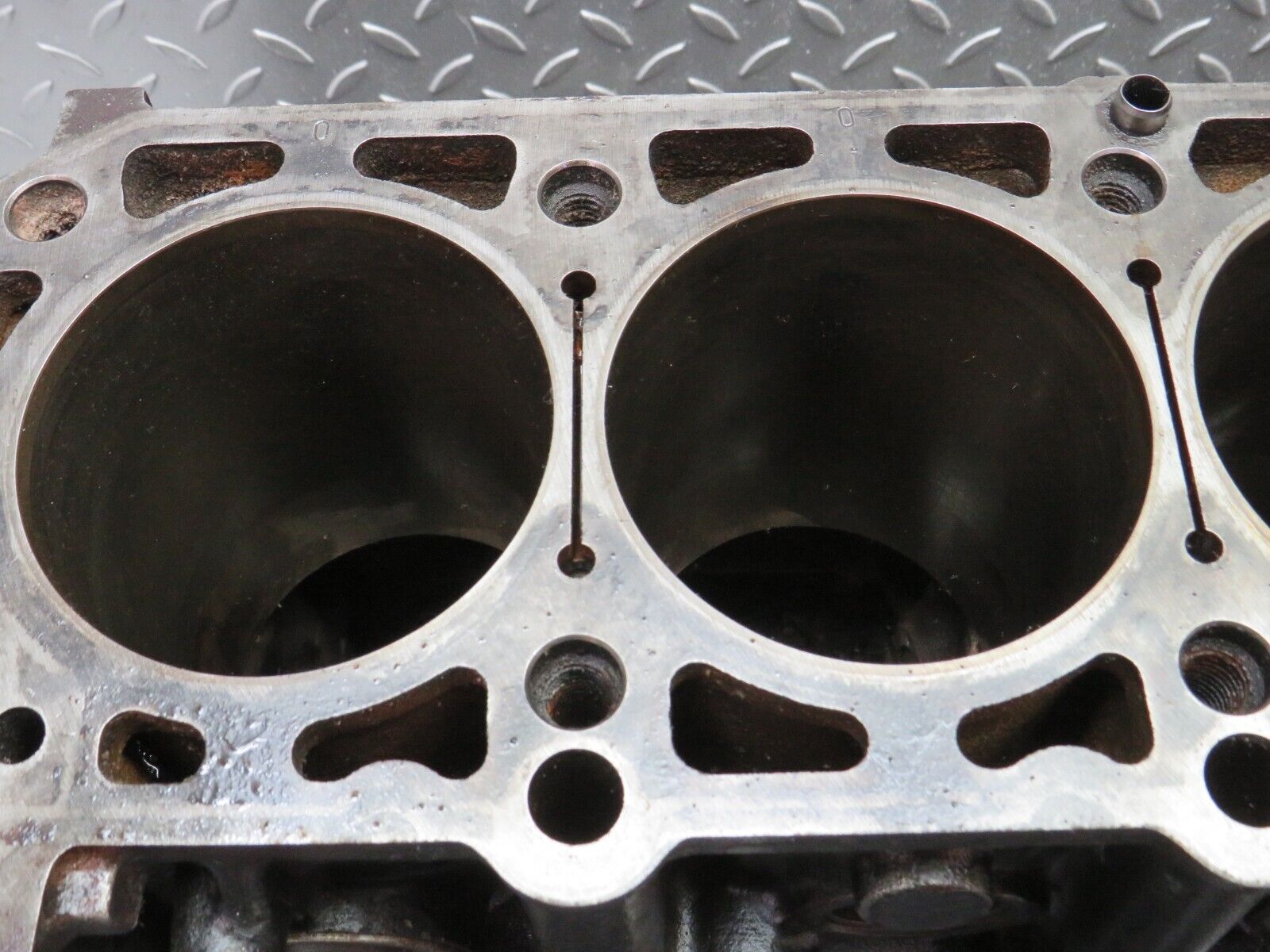 32725 Mercedes-Benz S124 300TE Wagon Engine Block M103.981 1030110401