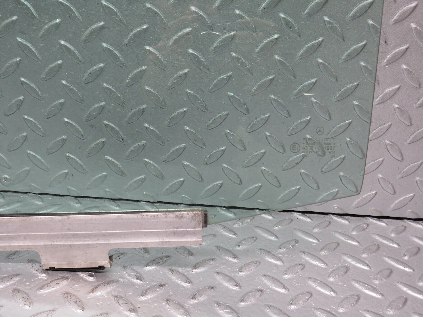 39071 Mercedes-Benz W201 190E 2.6L Rear Left Door Window Glass